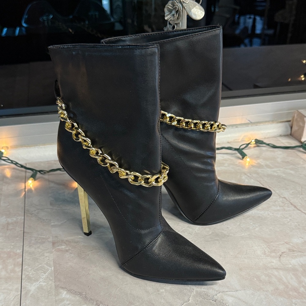 Fashion Nova Black Heeled Boots with Gold Chain
 FLASH Sale